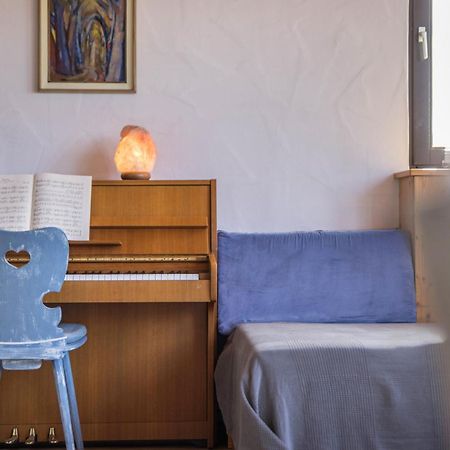 Ferienwohnung Am Samuelstein Бад Урах Екстериор снимка