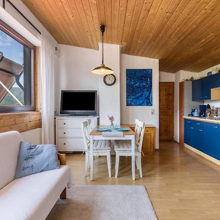 Ferienwohnung Am Samuelstein Бад Урах Екстериор снимка