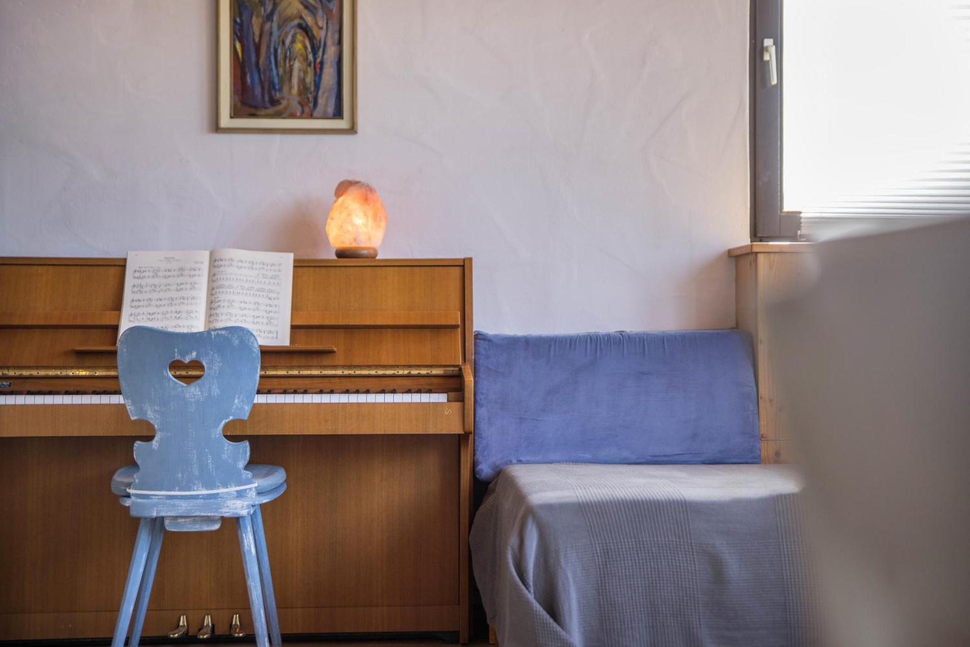 Ferienwohnung Am Samuelstein Бад Урах Екстериор снимка