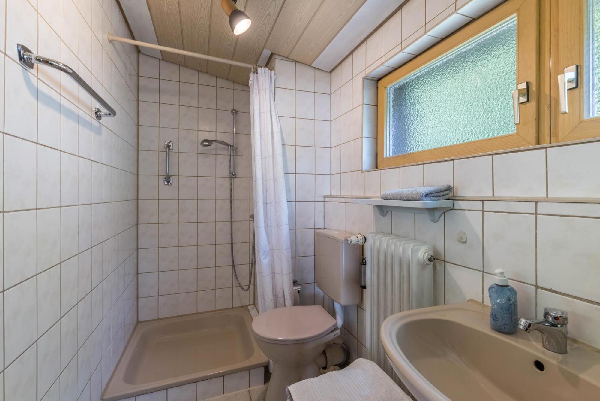 Ferienwohnung Am Samuelstein Бад Урах Екстериор снимка