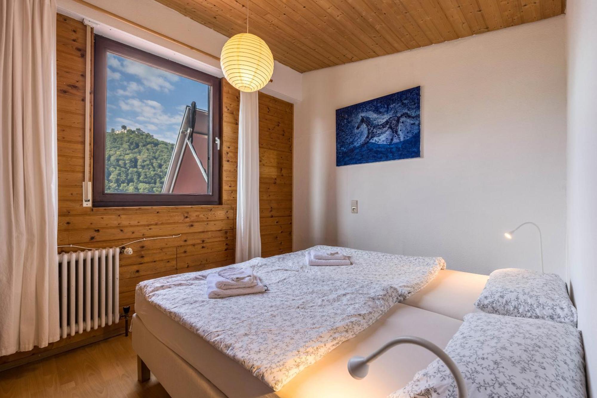 Ferienwohnung Am Samuelstein Бад Урах Екстериор снимка