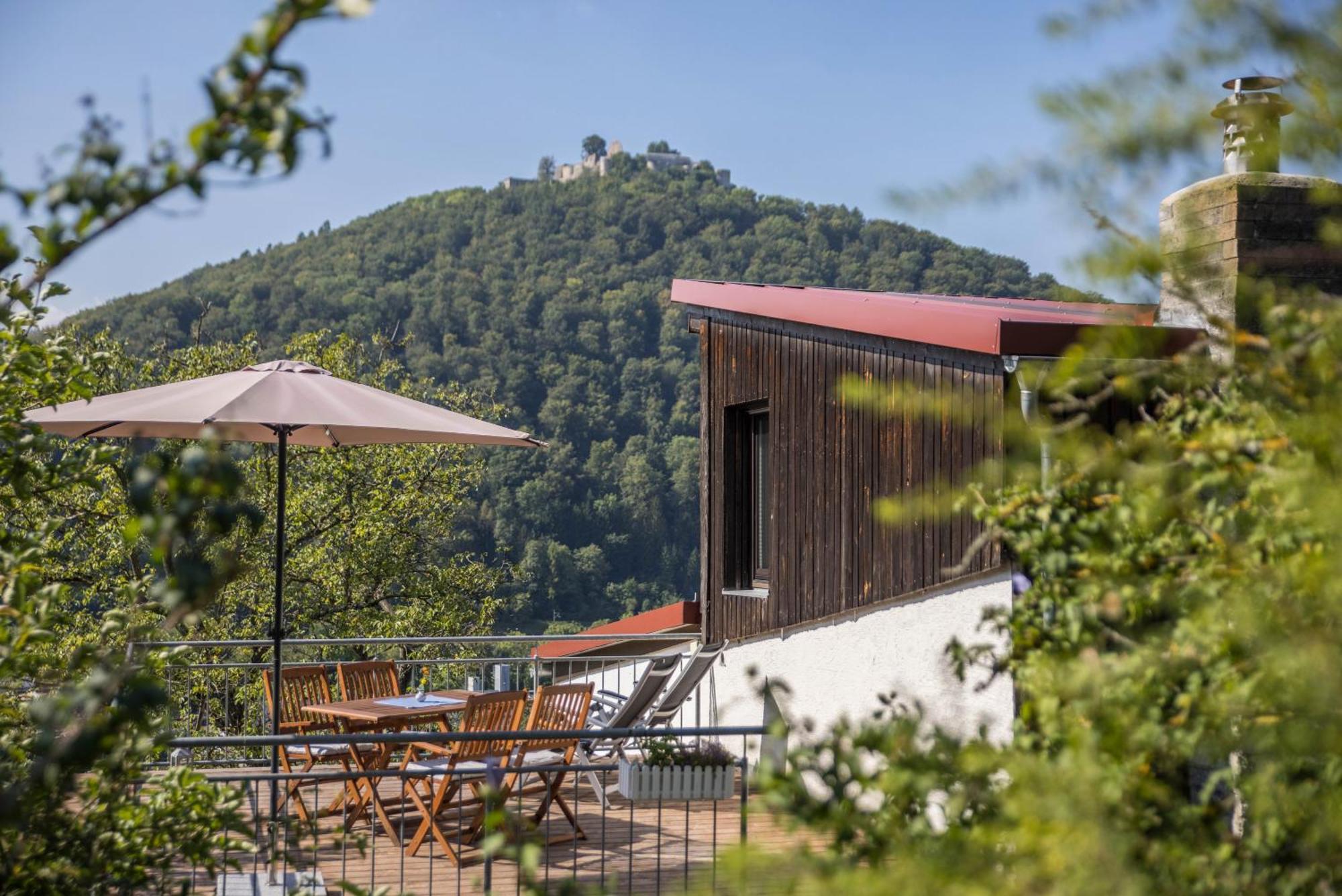 Ferienwohnung Am Samuelstein Бад Урах Екстериор снимка