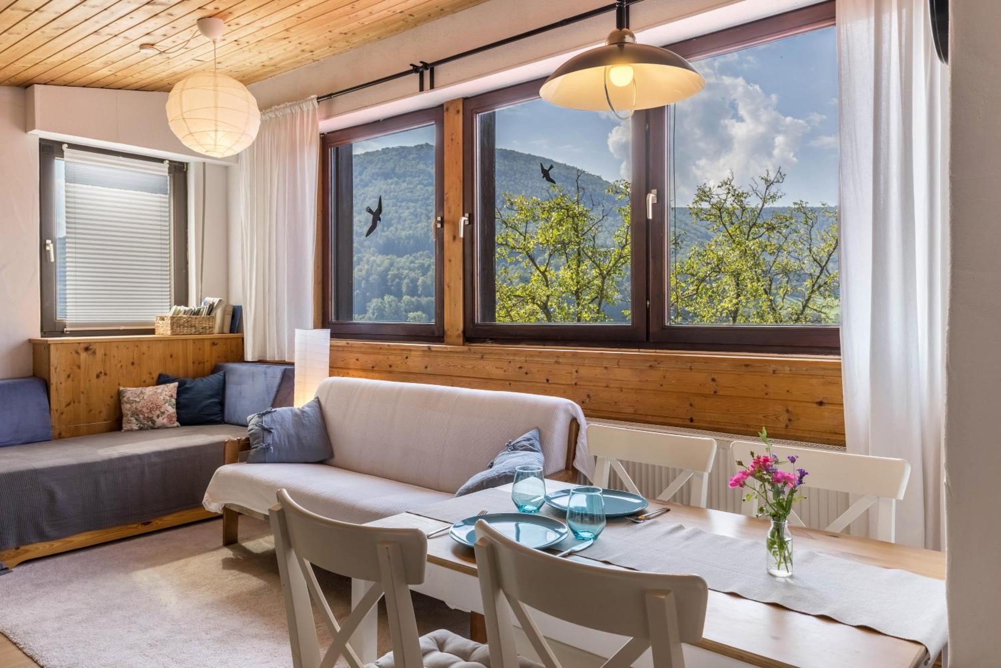 Ferienwohnung Am Samuelstein Бад Урах Екстериор снимка