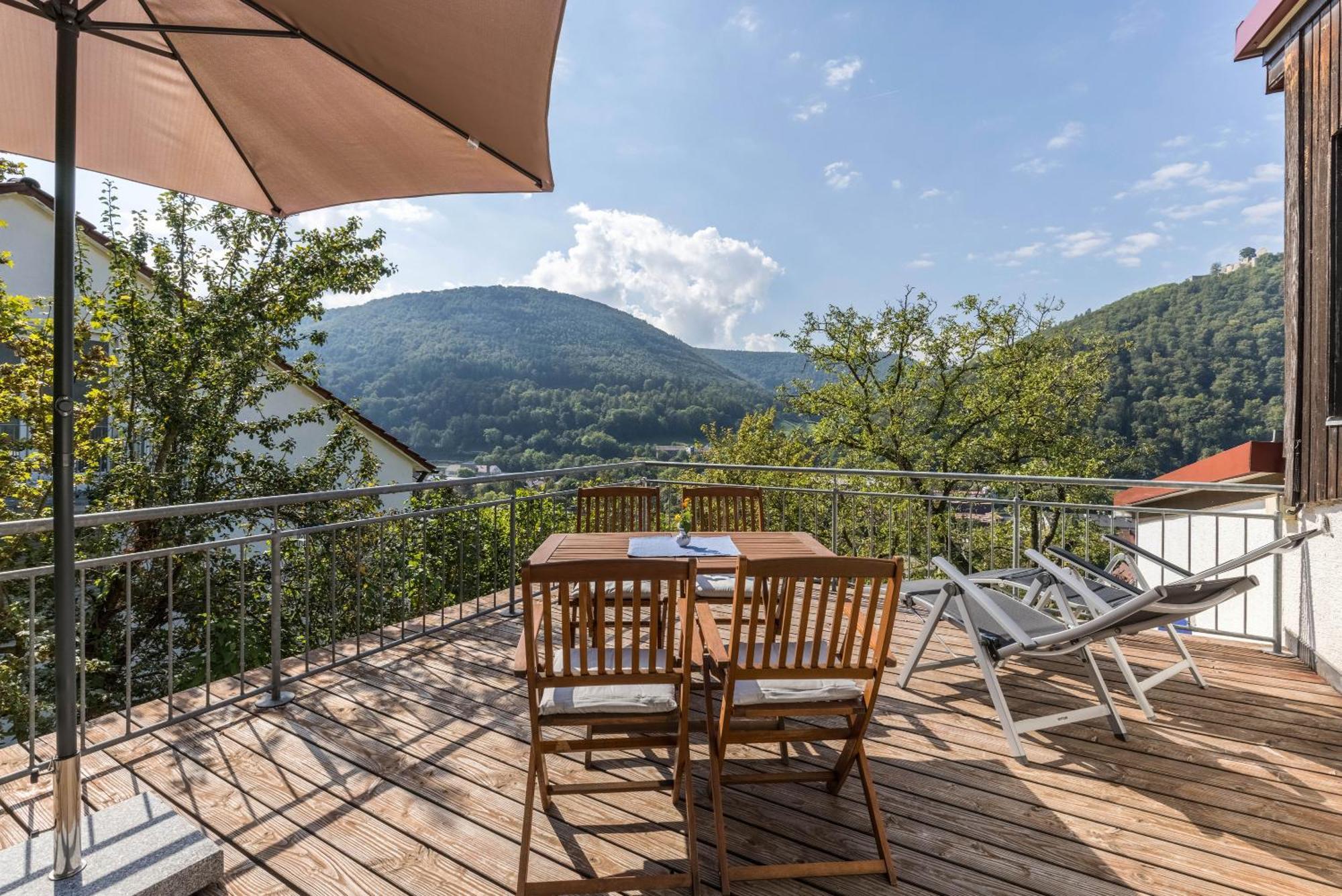 Ferienwohnung Am Samuelstein Бад Урах Екстериор снимка