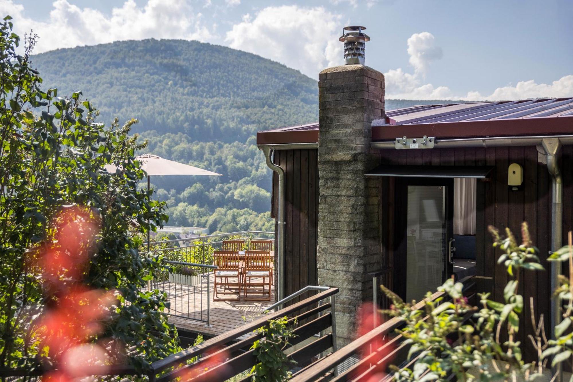 Ferienwohnung Am Samuelstein Бад Урах Екстериор снимка