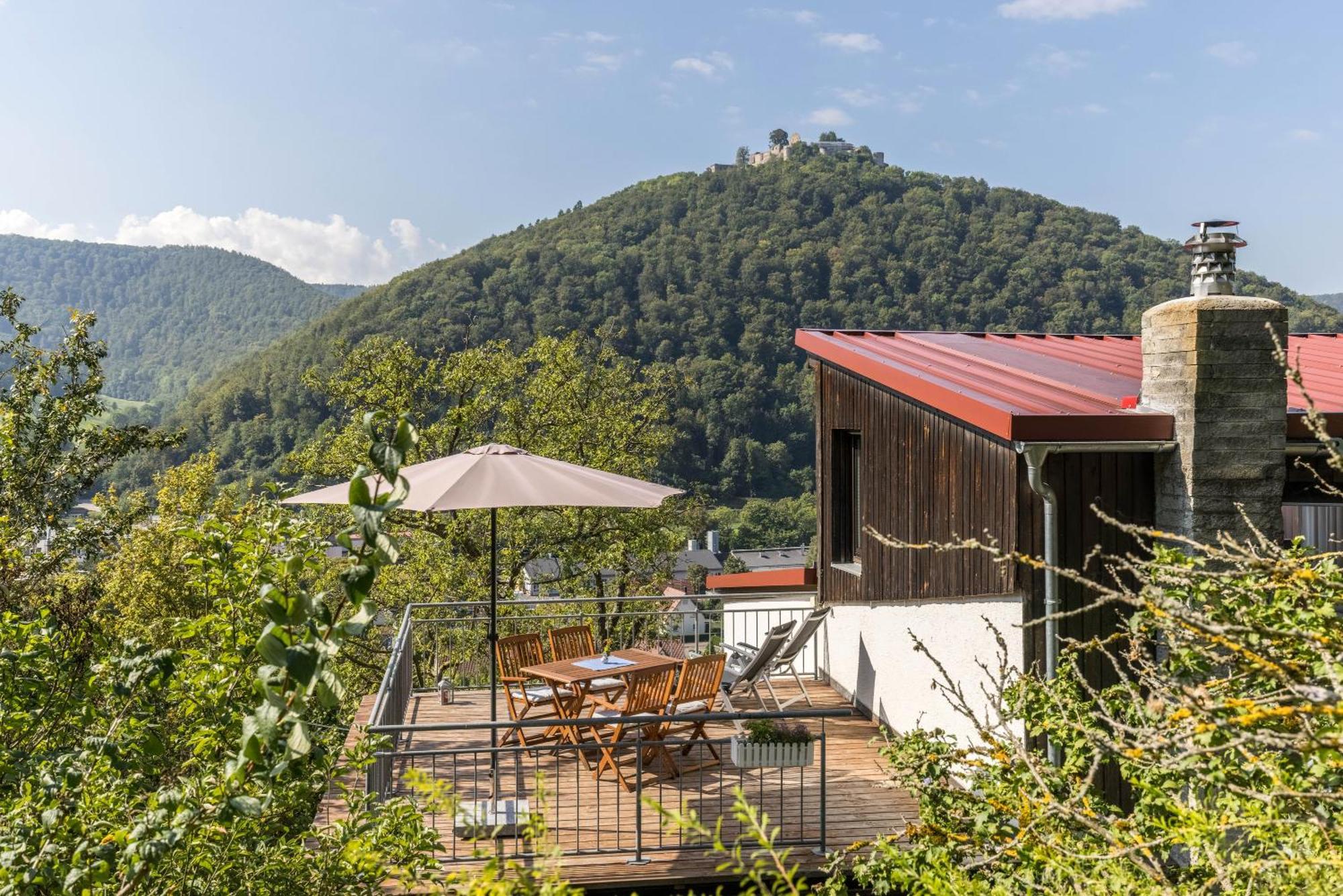 Ferienwohnung Am Samuelstein Бад Урах Екстериор снимка